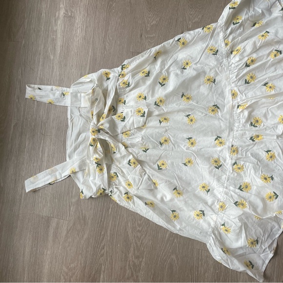 NWT FOREVER 21 dress with pockets. Tie back straps and square cut neck line - Picture 6 of 9